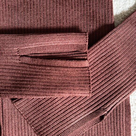 Abercrombie & Fitch Ribbed Button-Up Blouse in Burgundy - Picture 3 of 5